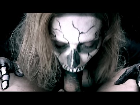 ❤️ Demon nga babaye nga nagsuso sa manok uban sa iyang itom nga baba ug gilamoy cum. ❤️ Sex video sa amon ❌❤